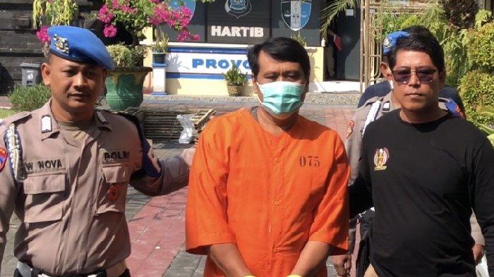 Sukojin, pemilik gudang LPG yang terbakar di Denpasar sekaligus CV Bintang Bagus Perkasa dalam jumpa pers.