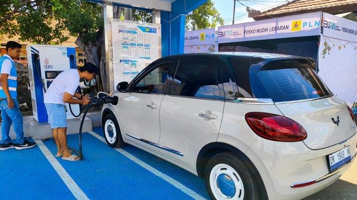 Selama gelaran Konferensi Tingkat Tinggi World Water Forum (KTT WWF) ke 10 di Bali, ada 670 unit kendaraan listrik yang ditumpangi para delegasi dan panitia - Sukses Siapkan Kendaraan Listrik dalam Ajang WWF di Bali, PLN Siagakan 104 Personil