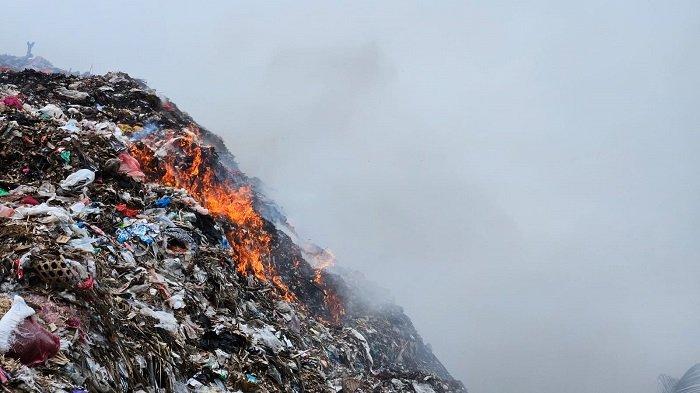 TPA Sente di Desa Pikat, Kecamatan Dawan, Kabupaten Klungkung kebakaran, Selasa (23/1/2024).