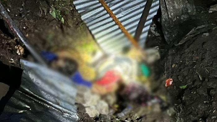 Tanah longsor menerjang bangunan pasraman di Banjar Cempaka, Desa Pikat, Kecamatan Dawan, Klungkung, Bali pada Minggu malam 19 Januari 2025.