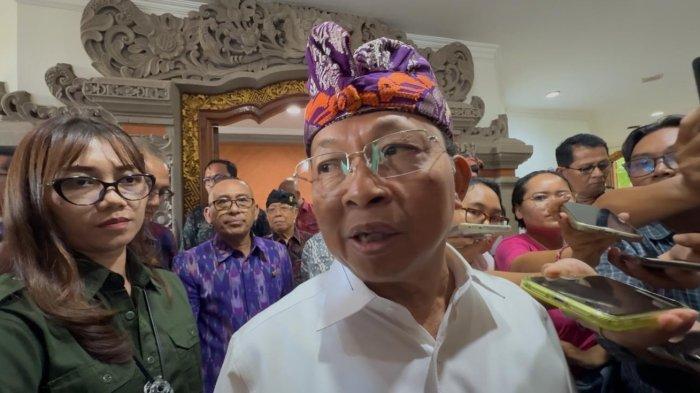 Dugaan mantan tentara Israel (Israel Defense Forces/IDF) yang disebut memiliki bisnis vila di Bali, mencuat usai terdapat unggahan video di media sosial.
Tanggapi hal tersebut, Gubernur Bali, Wayan Koster, mengaku belum mengetahui informasi dan akan segera melakukan pengecekan.