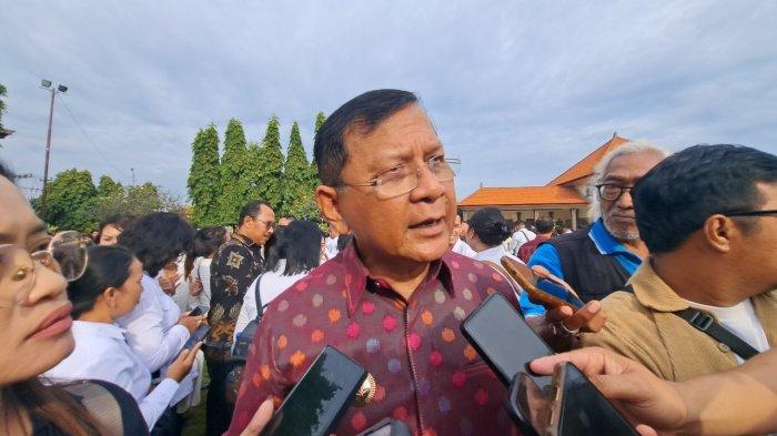 Wacana bandara - Bupati Buleleng, I Nyoman Sutjidra menanggapi wacana pembangunan bandara. Ia mengaku belum menerima informasi resmi mengenai pembangunan Bandara Bali Utara. Wacana Pembangunan Bandara Bali Utara Kembali Mencuat, Sutjidra: Kami Belum Dapat Informasi Resmi