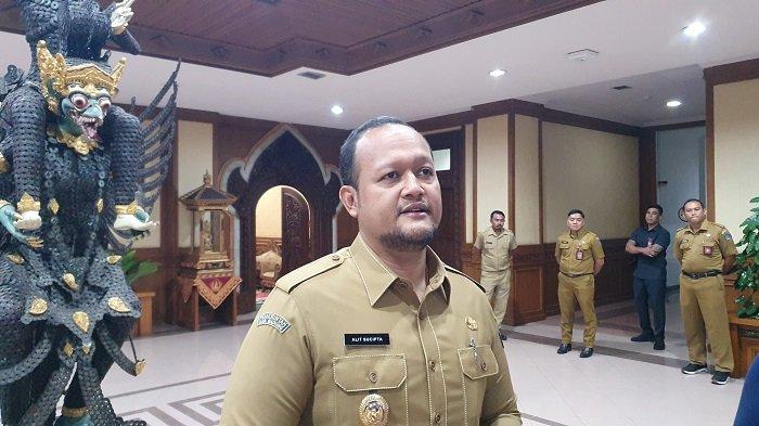 BANTUAN - Wakil Bupati Badung Bagus Alit Sucipta pastikan program 2 Juta per KK yang merupakan janji politik Adicipta ( I Wayan Adi Arnawa - Bagus Alit Sucipta) akan terealisasi. Hal itu dikatakan pria yang akab disapa Gus Bota saat ditemui Senin 24 Februari 2025.