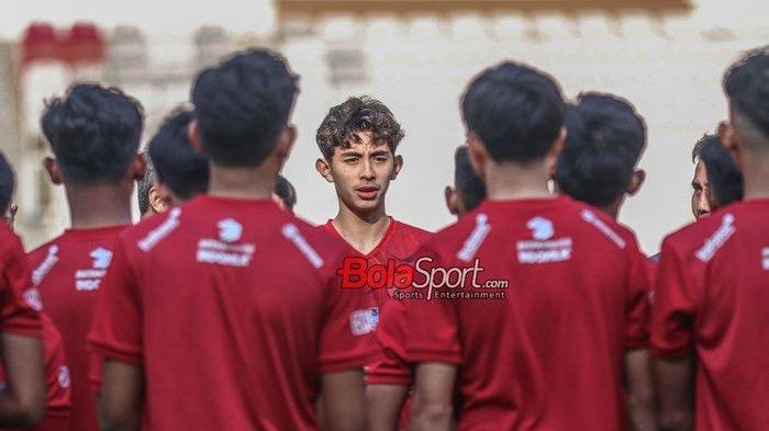 Welber Jardim saat hadir dalam sesi latihan timnas U-17 Indonesia di Stadion Utama Gelora Bung Karno, Senayan, Jakarta, Senin 30 Oktober 2023.