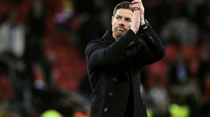 Xabi Alonso saat memimpin Bayer Leverkusen di partai Liga Europa (13/4/2023)