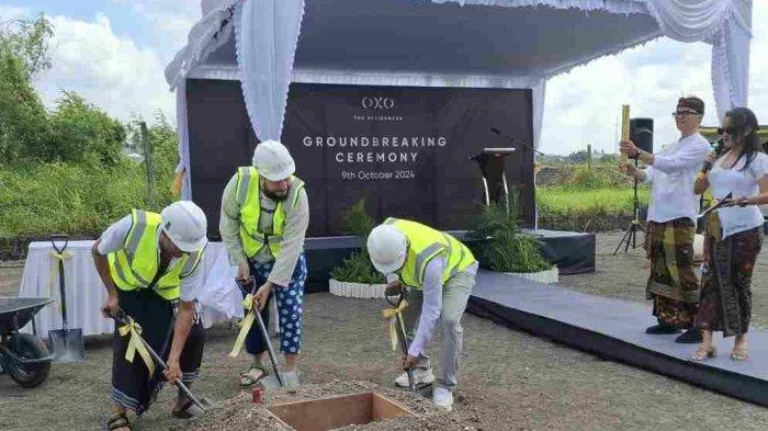 Founder dan CEO OXO Group Indonesia, Johannes Weissenbaeck melakukan seremonial groundbreaking komplek villa OXO The Residences, pada Rabu, 9 Oktober 2024.