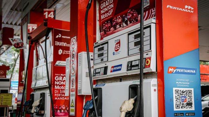 STOK AMAN - Tempat pengisian BBM di Kota Mataram, Lombok, baru-baru ini. Pertamina Patra Niaga menjamin stok energi aman mendukung MotoGP Mandalika.