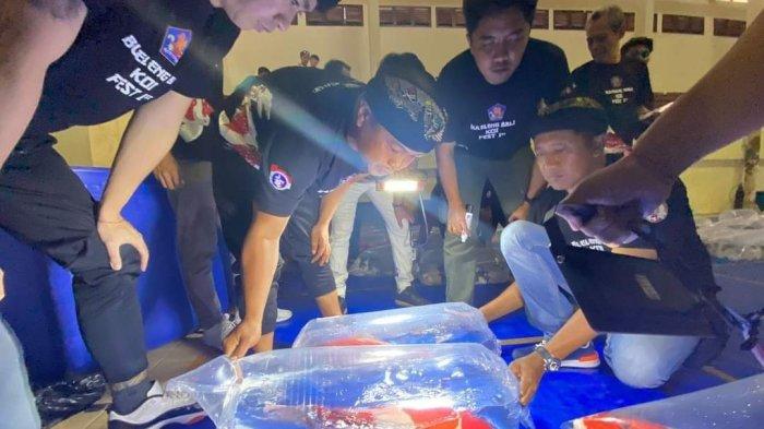 FESTIVAL – Para peserta menunjukkan ikan koi pada Buleleng Koi Festival di tahun 2023 lalu. Pada tahun ini akan digelar event serupa yaitu Buleleng Bali Koi Festival 2024 sebagai serangkaian HUT Kemerdekaan RI ke-79.