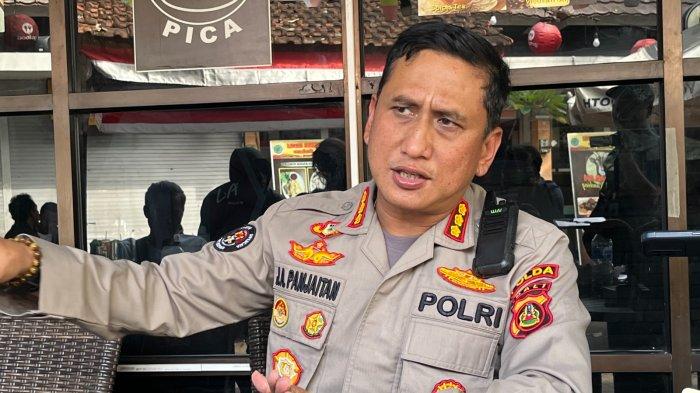 Kabid Humas Polda Bali, Kombes Pol Jansen Avitus Panjaitan mengatakan, penetapan tersangka HSA dan AP karena penyebaran informasi yang tidak sesuai dengan kebenarannya atas laporan Ahmad Ramzi Baud SH MH selaku kuasa hukum BA.