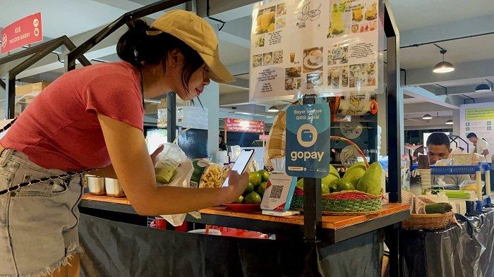 Ekosistem GoTo hadirkan layanan terintegrasi di Denpasar GoFood Expo, mulai dari 24 merchants kuliner terkurasi GoFood, layanan transportasi Gojek dengan harga terjangkau, dan pemanfaatan aplikasi GPay Merchant oleh pelaku UMKM.