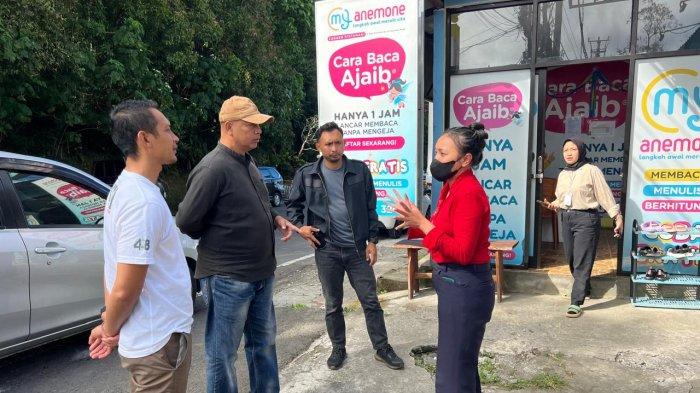 Polisi saat melakukan olah TKP, atas dugaan pembegalan di jalan raya Penelokan - Suter, Kintamani. Rabu (29/5/2024)