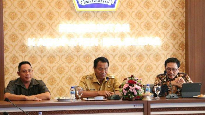 Pj Bupati Buleleng, Ketut Lihadnyana saat menerima Kunjungan Tim Peneliti IPDN.