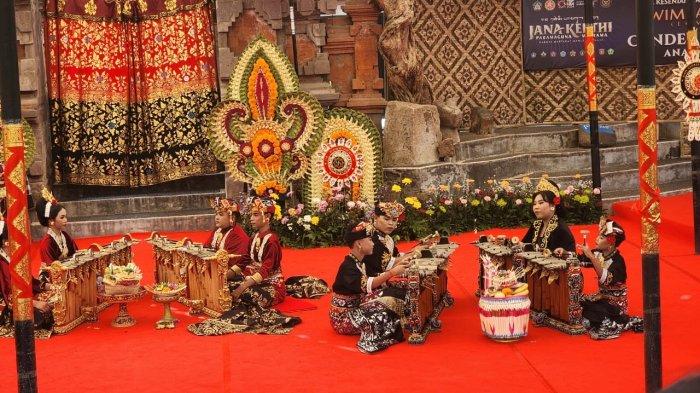 Di hari ketiga Pesta Kesenian Bali (PKB) XLVI, Senin 17 Juni 2024 hadirkan permainan gender wayang yang disajikan anak-anak setingkat SMP.