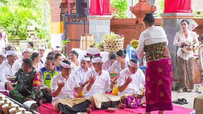 Pelaksanaan pemelaspasan bangunan TK Negeri di Kecamatan Petang, Badung pada Minggu 15 Desember 2024.