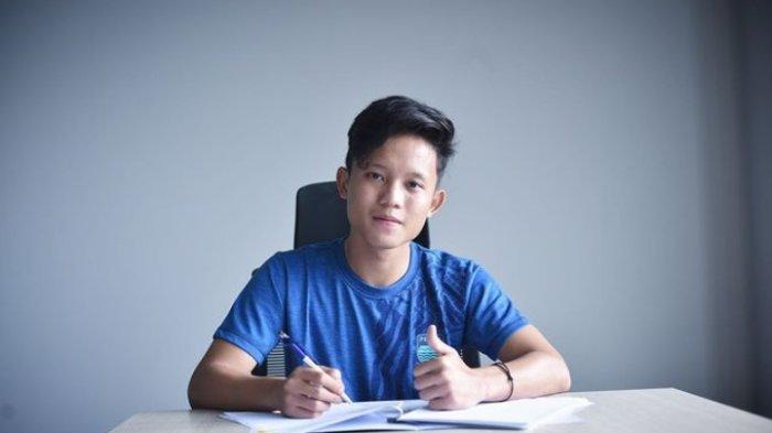 Persib Bandung resmi melepas Arsan Makarin, pada Senin, 1 Juli 2024. Arsan Makarin menjadi orang yang hengkang, menyusul Fitrul Dwi Rustapa yang sudah lebih dahulu out.