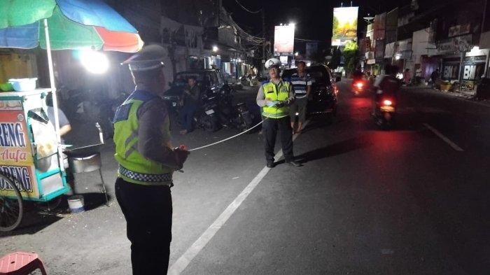 Polisi saat melakukan olah TKP pasca terjadi musibah kecelakaan, Selasa (15/10/2024).