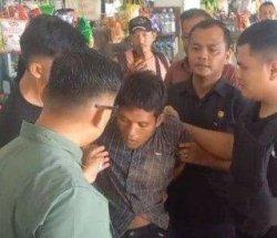 Diringkus - Pelaku Iwan berhasil dilumpuhkan dengan timah panas di kaki kanannya oleh jajaran Polsek Kundur Utara, Karimun, Riau.