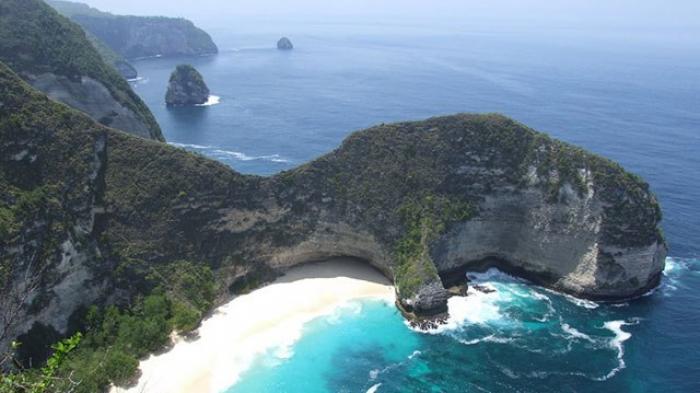 Rata-rata 4.000 wisatawan mengunjungi Nusa Penida selama libur panjang Idul Fitri. Jumlah ini mengalami peningkatan 30 persen dari rata-rata kunjungan harian wisatawan ke Nusa Penida.