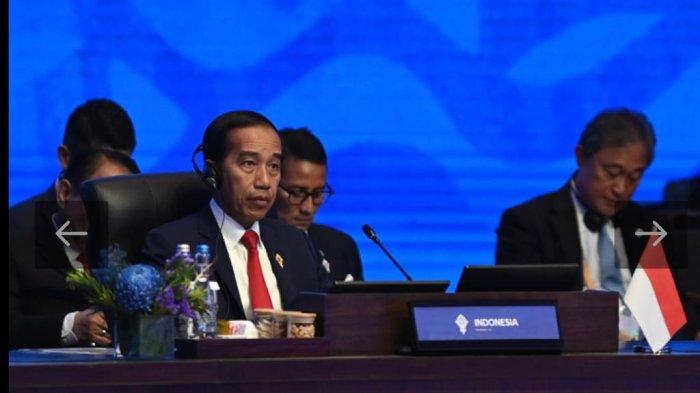 Konferensi Tingkat Tinggi (KTT) Archipelagic and Island State (AIS) Forum 2023, yang digelar di Bali telah meraih kesuksesan besar. Negara-negara kepulauan dan pulau pada KTT AIS sepakat untuk menunjukan komitmen, dalam dalam menerapkan strategi ekonomi biru kepada dunia internasional.
Presiden Jokowi pada penutupan KTT AIS Forum 2023 menegaskan anggota AIS, telah setuju untuk menjunjung tinggi prinsip-prinsip solidaritas, kesetaraan, dan inklusivitas sebagai dasar bersama dalam kerja sama.