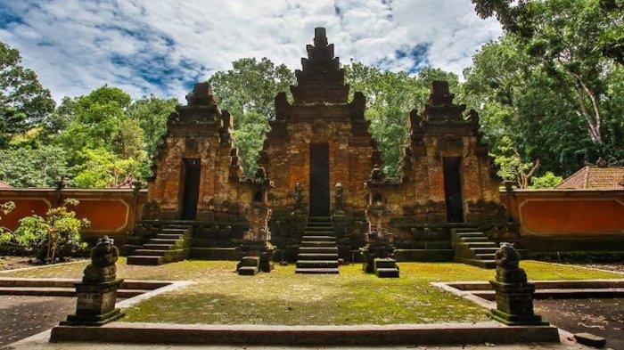 Balai Taman Nasional Alas Purwo (TNAP) mengeluarkan kebijakan baru, terkait kunjungan untuk tujuan ibadah (religi) di kawasan tersebut.
Umat Hindu yang akan melakukan kegiatan ibadah, di Pura Luhur Giri Salaka yang berada di kawasan TN Alas Purwo tidak dikenakan biaya tiket masuk pengunjung (Tarif Rp 0).