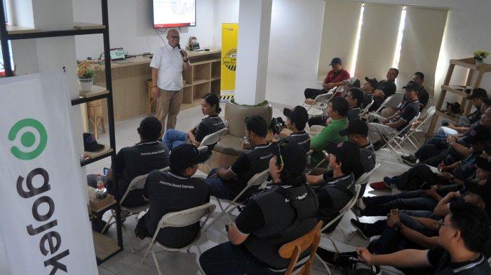 Grup GoTo (Perseroan atau Grup), ekosistem digital terbesar di Indonesia, melalui unit bisnis on demand service Gojek, kembali mempertegas komitmennya dalam memberikan standar pelayanan dan keselamatan tertinggi bagi para mitra dan juga pelanggannya.
