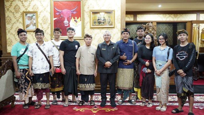 Putu Parwata saat menerima Tiga Audiensi sekaligus pada Rabu 24 Juli 2024.