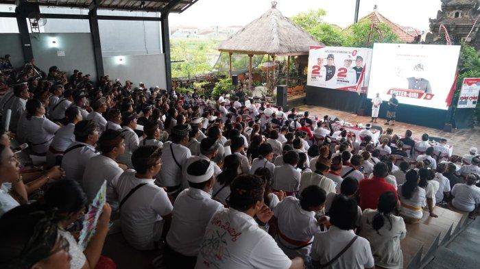 Caption Massa penuhi lokasi kampanye Koster-Giri dan Jaya Wibawa di Denpasar Selatan, Kamis 14 November 2024.