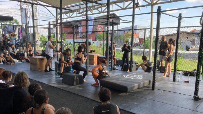 Calisthenics Cup Obsidian kembali diselenggarakan pada kali kedua, dan akan terus dilangsungkan setiap tahun.
Di mana atlet-atlet dari seluruh dunia, bertarung dalam pertunjukan epik yang penuh semangat, energi, dan keunggulan. Di Obsidian, We’re Here to Conquer.