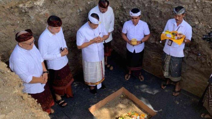 Upacara ngeruwak atau peletakan batu pertama Bali Urban Subway, bertempat di Sentral Parkir Kuta, Kuta, Badung, pada Rabu Wage 4 September 2024 pagi.