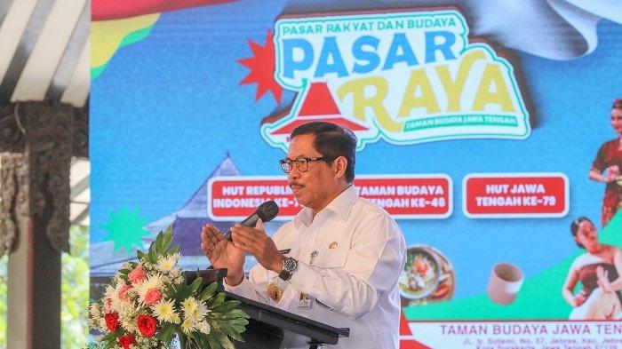 Mengusung tema 'Merajut Pesona, Merawat Jati Diri Jawa Tengah', TBJT menggelar kegiatan Pekan Seni Budaya Pasar Raya TBJT 2024.
Kegiatan yang bakal digelar hingga 15 Agustus tersebut, dibuka langsung Pj Gubernur Jawa Tengah, Nana Sudjana, Kamis, 1 Agustus 2024.
