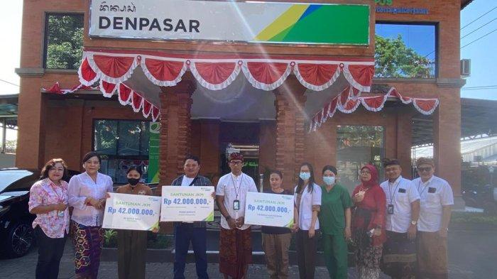 Badan Penyelenggara Jaminan Sosial Ketenagakerjaan (BPJamsostek) Cabang Bali Denpasar, bertepatan acara Gebyar Merdeka Perlindungan Ketenagakerjaan, menyerahkan secara simbolis Santunan Jaminan Kematian, dan memberikan paket sembako bagi peserta BPJS Ketenagakerjaan yang mendaftar minimal selama 3 bulan. Peserta mendapatkan paket sembako senilai Rp 50 ribu.
