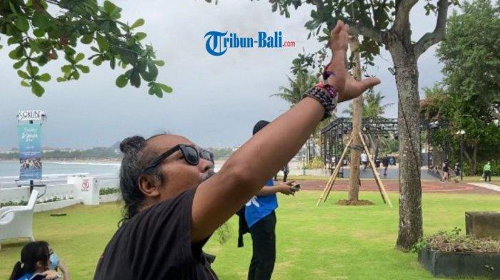 Jero Pasek seorang pawang hujan yang hentikan hujan di acara Ultra Beach Bali di Discovery Mall Kuta pada, Kamis 29 September 2022