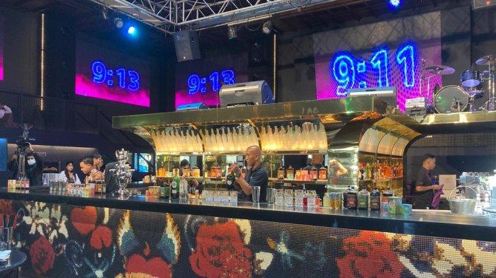 The Mixology Playoff kelima digelar di Bali.
Para bartender berlomba meracik teh dengan berbagai bahan, untuk disajikan dalam bentuk cocktail dan mocktail.
Salah satunya Cupid, bartender dari Hilton Bali.
Ia meracik teh Dilmah dengan adas, yang membangkitkan selera khususnya selera makan.