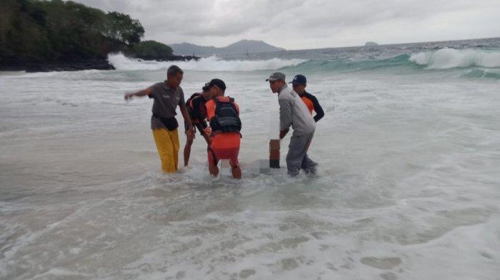 Johan Bagus Susanto (22) Warga asal Lamongan, Jawa Timur, yang terjatuh ke laut saat berfoto di batu karang Pantai Bias Tugel, di Desa Padangbai, Kecamatan Manggis, Karangasem, Bali, ditemukan meninggal dunia, Senin (1/7/2024) petang.