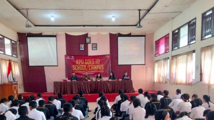 Sosialisasi Pilkada - Pelaksanaan sosialisasi dari KPU Bangli terkait Pilkada ke SMA dan SMK di Bangli, Kamis (123/6). Sosialisasi kali ini difokuskan kepada Gen Z.
