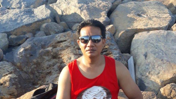 Suporter dari Komunitas Semeton Nyem Lalah (SNL), I Gusti Ngurah Juliarta mengatakan, manajemen harus kembali meninjau ulang membenahi harga tiket.
Harga tiket dinaikkan oleh manajemen beberapa hari jelang match dari harga Rp 60 ribu menjadi Rp 100 ribu untuk kategori reguler. Pria yang karib disapa Jik Juli itu juga meminta manajemen membangun komunikasi lebih luas dengan suporter agar polemik tidak berlarut.