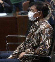 Sidang Perdana - Mantan Menkominfo, Johnny G Plate menjalani sidang dakwaan di Pengadilan Tipikor, Jakarta, Selasa (27/6). Politikus NasDem itu didakwa korupsi penyediaan menara base transceiver station (BTS) 4G yang menyebabkan kerugian negara hingga 8 triliun.