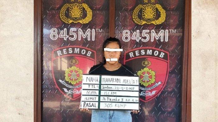 Pelaku pembuangan bayi di Pura Taman Sari, Sesetan, Denpasar, Bali, beberapa waktu lalu akhirnya dibekuk polisi.
Bayi perempuan malang yang ditemukan hanya dengan seutas kain tersebut, diketahui ditemukan di dalam Pura Taman Sari pada Selasa, 20 Juni 2023, sekitar pukul 12.30 Wita.
Mirisnya pelaku pembuangan bayi sekaligus kedua orangtua dari bayi perempuan itu, ternyata adalah salah satu saksi yang menemukan bayi di TKP.