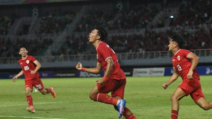 Selebrasi - Kadek Arel, pemain Timnas Indonesia U19 lainnya juga merasakan bangga atas kemenangan ini.
