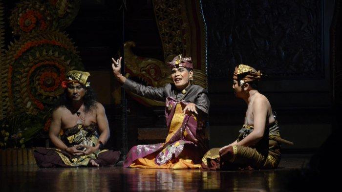 Pementasan Arja Lingsar dan diskusi Arja Tak Jadi Mati di Ksirarnawa Art Center Denpasar.