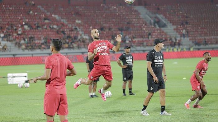 Dua pemain asing Bali United, mendapat panggilan dari tim nasional negara asal mereka untuk melakoni FIFA Matchday. Kedua pemain tersebut adalah Elias Dolah dan Mohammed Rashid.
