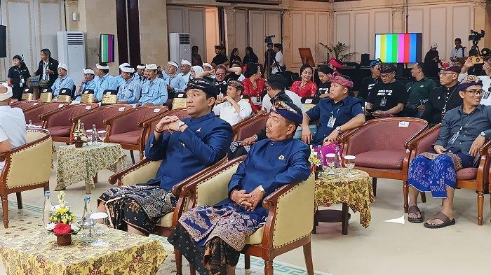 Pada debat Pilkada Bangli 2024, Kamis 24 Oktober 2024, pasangan calon nomor urut 1, Raden Cahyo Adhi Nugroho dan Gusti Made Winuntara, yang diusung oleh Partai Demokrat dan Golkar, menyoroti sejumlah isu krusial yang dihadapi Kabupaten Bangli.