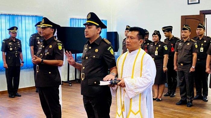 Suasana pelantikan dan serah terima jabatan di aula Kejaksaan Negeri Bangli. Senin (24/7/2023)