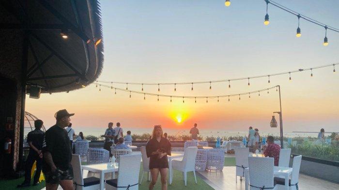 Keindahan Sunset di Baruna Bar and Lounge, Jimbaran Bay Resort.