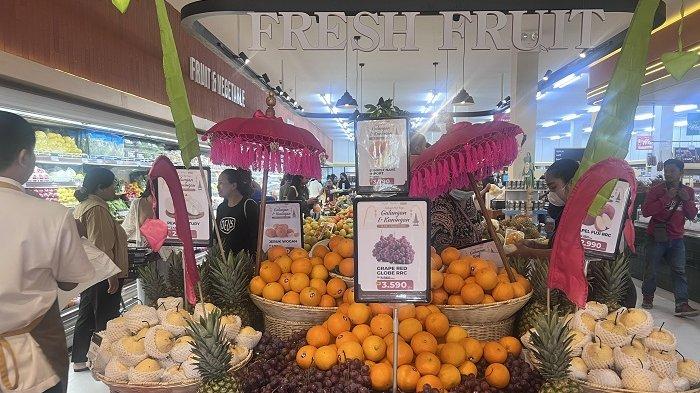 Menjelang hari raya Galungan, yang jatuh pada 2 Agustus 2023 mendatang, Pepito market menghadirkan promo-promo menarik.
Promo itu datang dari kebutuhan pangan yakni buah-buahan. Antusias masyarakat sangat tinggi menjelang Galungan.
Ini dibuktikan dengan tingginya kedatangan masyarakat, memburu buah-buahan saat grand opening berlangsung.