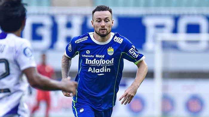 Gelandang tengah Persib Bandung, Marc Klok