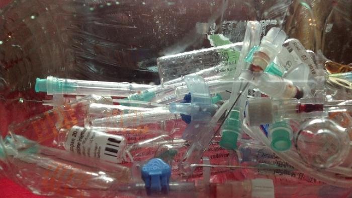 Ilustrasi sampah medis - DPRD Karangasem soroti tumpukan sarana prasarana bekas, dan alat kesehatan (alkes) rusak di salah satu ruangan RSUD Karangasem.