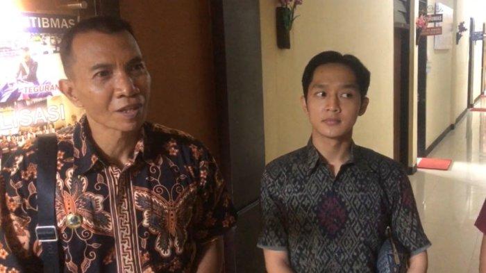 Jero Dasaran Alit didampingi kuasa hukumnya telah tiba di Polres Tabanan, Bali, Rabu 27 September 2023 sekira Pukul 10.00 Wita.