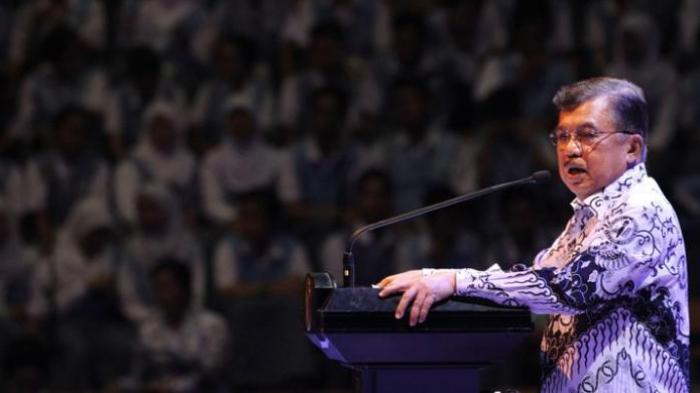 JK menyebut posisi Ketum Golkar biasanya diisi oleh pimpinan negara. Dengan posisi sebagai wakil presiden, JK mengaku biaya yang digelontorkan menjadi Ketum Golkar saat itu kecil. Kondisi itu kata dia sangat berbeda dengan hari ini. Ia menyebut biaya yang dibutuhkan jika ingin menduduki kursi Ketum Golkar hari ini sangatlah tinggi.