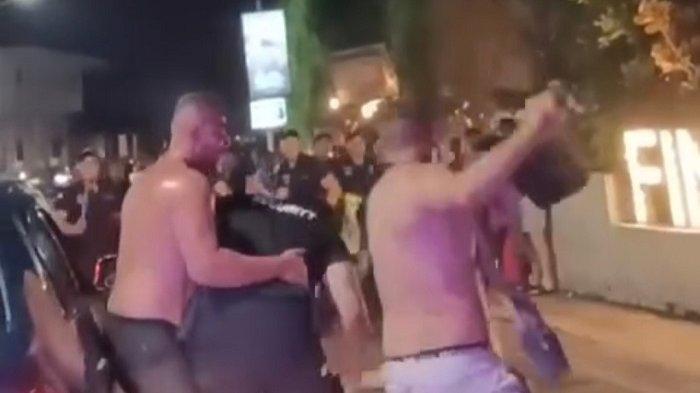 TANGKAPAN LAYAR – Video tangkapan layar keributan WNA dengan security di Kuta Utara, Badung, Bali, yang ramai di media sosial pada Rabu 12 Februari 2025.